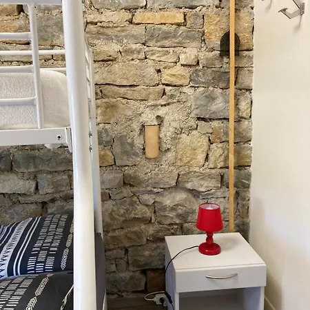 La Chambre Du Tonneau Montigny-sur-l'Ain Buitenkant foto